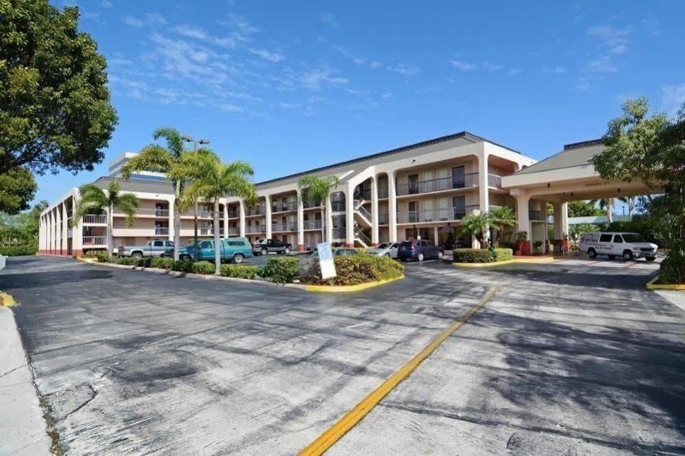 Quality Inn Palm Beach International Airport West Palm Beach Exterior photo